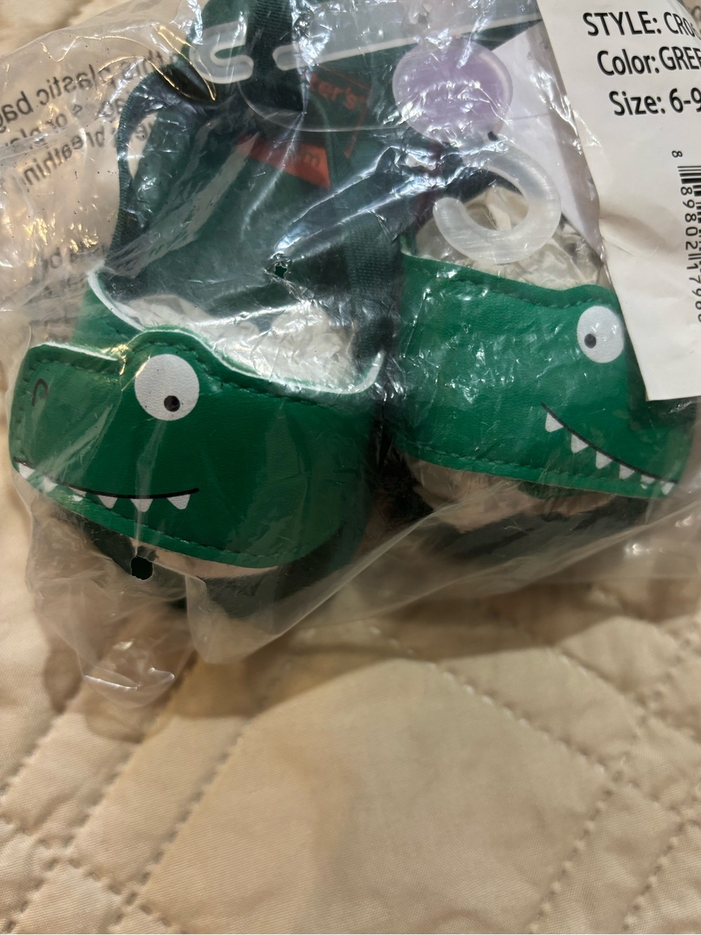 Carter’s 6-9M Green Crocodile Flip Flops